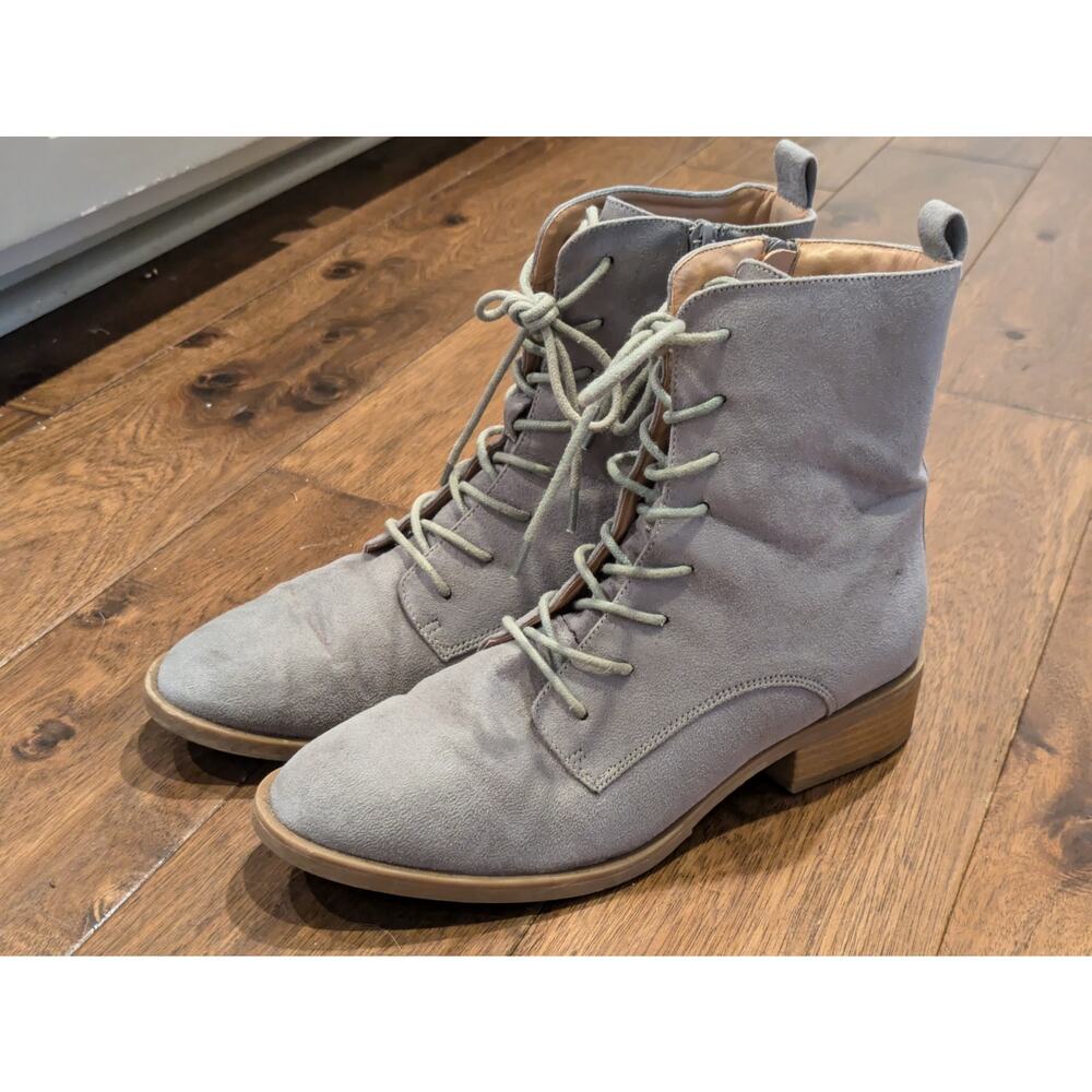 Gray suede like lace up boots women's size 9 in GUC